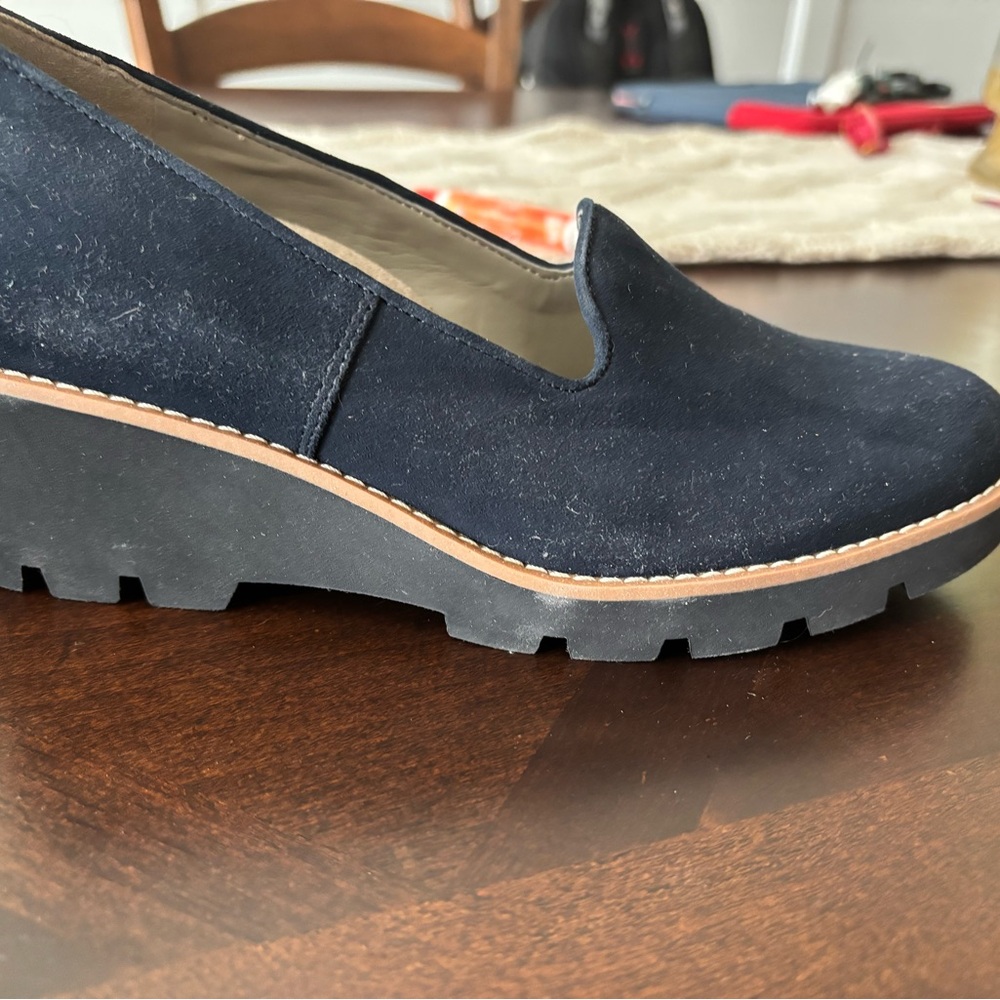 Vionic Willa Navy Blue suede wedge Size 8.